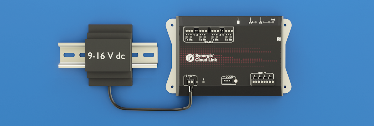 Synergis Cloud Link mit Stromversorgung von 12V DC.