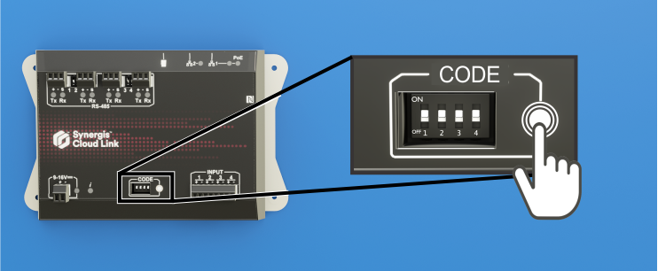 Synergis™ Cloud Link CODE DIP-Schalter und Befehlseingabetaste.