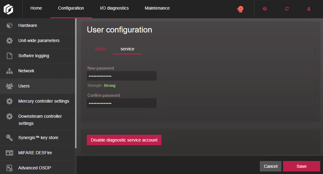 Page Utilisateurs dans Synergis Appliance Portal affichant la saisie d’un mot de passe fort pour l’utilisateur du service.